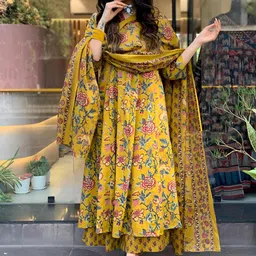 OUMAD Women Floral Printed Anarkali Kurta with Palazzos & Dupatta image 2