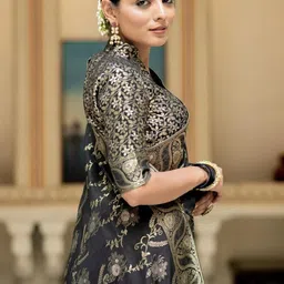 Vastravatika Ethnic Motifs Woven Design Zari Kanjeevaram Saree with Blouse Piece image 3