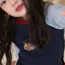 LULU & SKY Girls Printed Long Sleeves Tshirts image 2