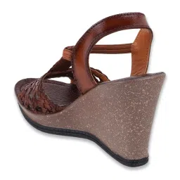 Catwalk Women's Tan Sling Back Wedges image 5