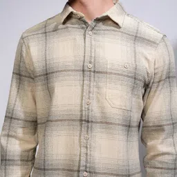HIGHLANDER Men Spread Collar Tartan Checked Cotton Casual Shirt image 2