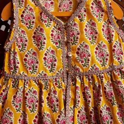 StyloBug Girls Yellow Cotton Printed Kurti Set image 5