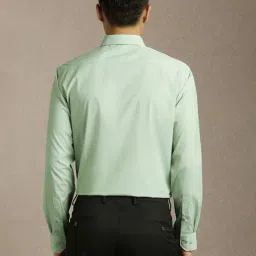 Louis Philippe Green Cotton Polyblend Regular Fit Solid Shirt image 2