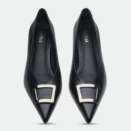 Oroh Slough Textured Leather Buckles Detailed Kitten Heel Pumps image 5