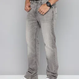 Levis Men 505 Straight Fit Light Fade Stretchable Jeans image 3