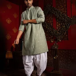 Shasak Men Embroidered Striaght Kurta image 5