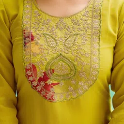 VS MALL Women Floral Embroidered Regular Thread Work Kurta with Trousers & With Dupatta image 3