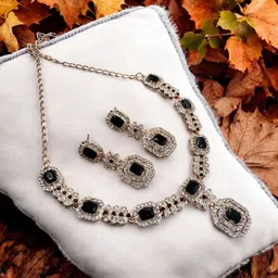 Women Click Stone Studded Jewellery Set image 4