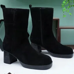 Hoversoul Women's Liza Black Booties-image-10