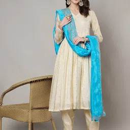 MUFFLY Floral Embroidered Sequinned Chinon Dupatta image 4