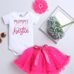 TINY MINY MEE Pack Of 3 Half Sleeves Typography Printed & Stone Embellished Onesie With Net Tutu Skirt & Headband Set - Magenta & White-picture-19