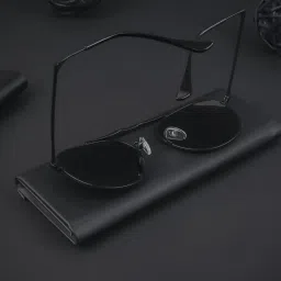 Voyage Black Round Polarised and UV Protected Lens Unisex Sunglasses image 5