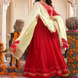 Sangria Sweetheart Neck Chanderi Silk Anarkali Kurta & Trousers With Dupatta image 4