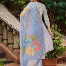 Aaghnya Women Viscose Rayon Printed Kurta Sets image 4