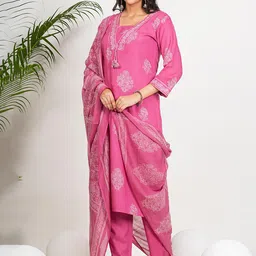 Vbuyz Women Floral Printed Regular Pure Cotton Kurta with Trousers & With Dupatta image 5