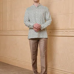 Tasva Men Geometric Printed Mandarin Collar Straight Kurta image 5