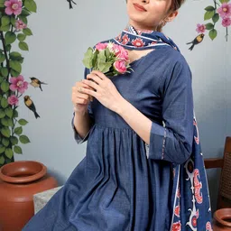 PAMPER YOURSELF Women Floral Printed Regular Kurta with Trousers & With Dupatta image 2