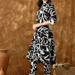 VCJ Abstract Leaf Printed Cotton Tunic With Trousers Co-Ords image 2