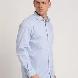 Turtle Men Standard Slim Fit Spread Collar Micro Ditsy Printed Cotton Formal Shirt image 2