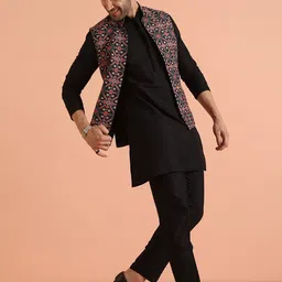 KISAH Men Floral Printed Regular Kurta with Trousers image 4