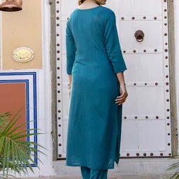 Navlik Women Floral Embroidered Kurta with Trousers & Dupatta image 5