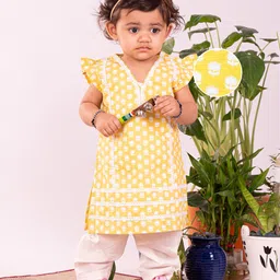 Vastramay Cotton Cap Sleeves Floral Printed Kurta And Pant Set - Yellow And White-image-59