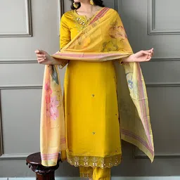 Lookmark Floral Embroidered Thread Work Chanderi Silk Kurta With Trousers & Dupatta image 4