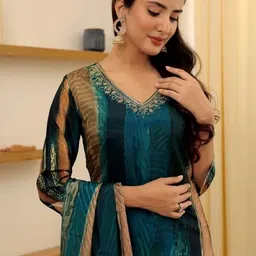 Siya Fashion Women Printed Regular Thread Work Kurta with Trousers & With Dupatta image 2