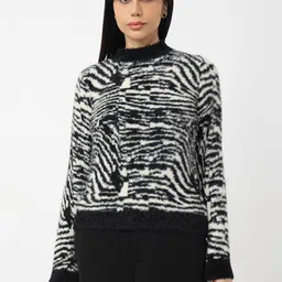 Kraus Jeans Women Animal Printed Pullover with Fuzzy Detail-picture-16