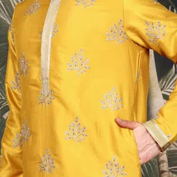 Sangria Floral Embroidered Mandarin Collar Sequinned Kurta with Salwar image 4