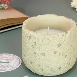 TIED RIBBONS White Wind Chime Scented 14 -16 Hours Burn Time Jar Candle image 1