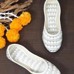 DFR Women Mojaris Flats-image-68