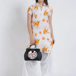 Mytrendzs Floral Printed Pure Cotton Kurti image 4