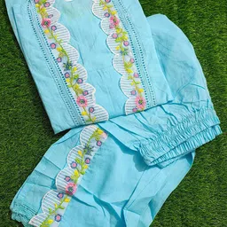 Heavenly Attire Women Floral Embroidered V-Neck Kantha Work Kurta with Palazzos & Dupatta image 2