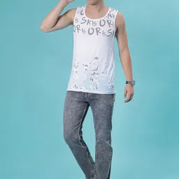 V-Mart Men Regular Fit Mid-Rise Light Fade Stretchable Denim Jeans image 4