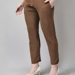 FNOCKS Women Ethnic Motifs Embroidered Mandarin Collar Velvet Kurta with Trousers image 5