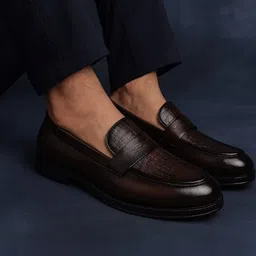 Von huette Men Textured Slip On Loafers-picture-37