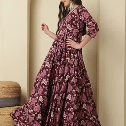 GLAM ROOTS Floral Printed Flared Sleeves Asymmetric Cotton Anarkali Kurta image 2