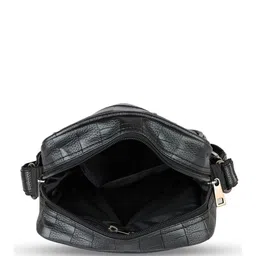 bagneeds Unisex Textured Messenger Bag image 5