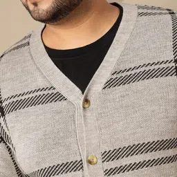 Sztori Plus Size Acrylic Checked Cardigan image 5