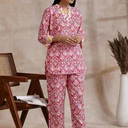 DressBerry Pink Chevron Printed Mandarin Collar Three-Quarter Sleeves Top With Trouser-image-10