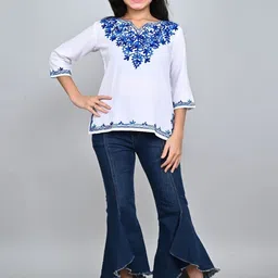 Naida Ethnic Motifs Embroidered V-Neck Thread Work Thread Work Kurti-picture-48