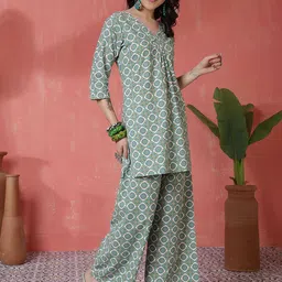 Sangria Printed Top With Trousers Co-Ords image 4