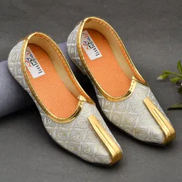 Little Palz Paisleys Embroidered Slip On Mojaris - White-image-15