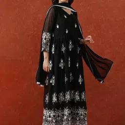 QSH Embroidered V Neck Fit & Flared Maxi Ethnic Dress With Dupatta image 5