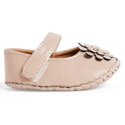 Chiu Floral Applique Designed Velcro Closure Booties - Cream image 3