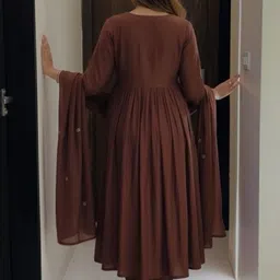 MILAAV Women Floral Embroidered Regular Thread Work Kurta with Trousers & With Dupatta image 3