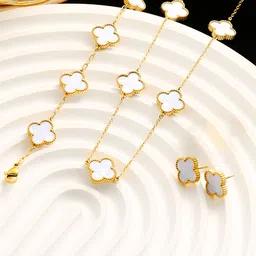Designs & You Gold Plated Anti Tarnish Clover Jewellery Set image 1