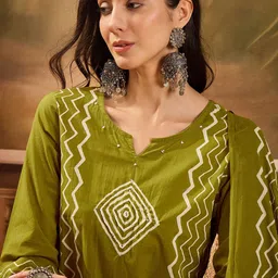 Sangria Women Geometric Printed Cotton Kurta with Trousers & Dupatta image 5