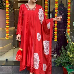 FASHION DREAM Floral Yoke Design Pleated Chinon Silk A-Line Kurta With Trousers & Dupatta-picture-34